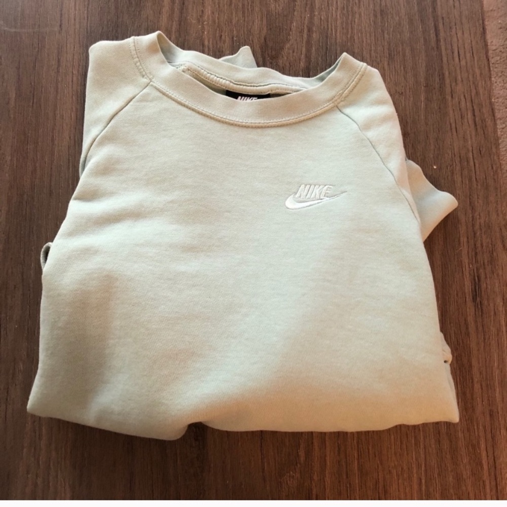 nike crop crewneck